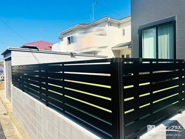 目隠しフェンスとウッドデッキの設置でくつろげるお庭工事