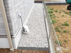 防草シートと砂利敷きの犬走りでお手入れを軽減[施工後]