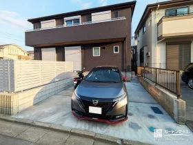 敷地内をスムーズに行き来できる使い勝手の良い駐車スペース[施工後]