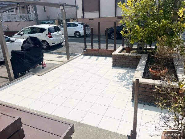 タイルテラスでくつろぎの時間を楽しむ美しいお庭づくり工事