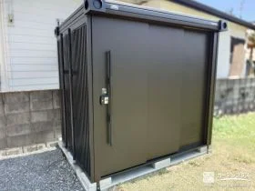 デザイン性の高い物置を設置[施工後]