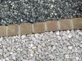 ピンコロ石で砂利の飛び出しを防止