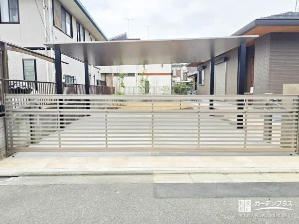 愛車を守りながら、住まいの品格を高めるクローズ設計
