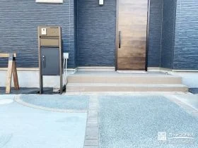 宅配ボックス一体型で、設備をまとめてスマートに[施工後]