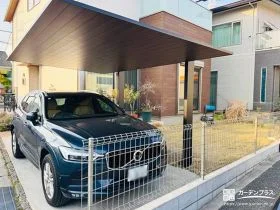 木調デザインの屋根がナチュラルで美しいカーポート設置工事