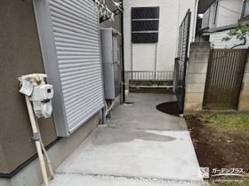化粧砂利のスリットを入れたコンクリートのお庭[施工後]