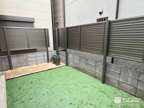 気になる外からの視線を遮り快適に過ごせる人工芝のお庭工事