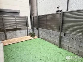 気になる外からの視線を遮り快適に過ごせる人工芝のお庭工事