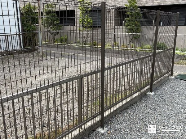 お庭の管理をしやすくする雑草対策と敷地境界の明確化工事