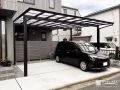 3台分のゆとりを確保した、開放感のある駐車スペース
