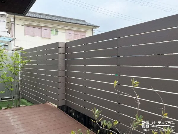 お庭での時間を快適にするナチュラルな目隠しフェンス設置工事