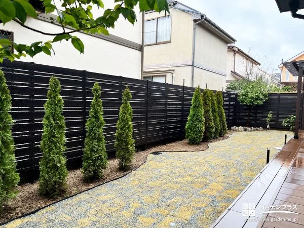 外からの視線をカットして安心できる目隠しフェンス