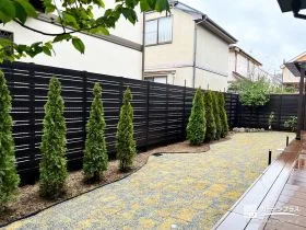 外からの視線をカットして安心できる目隠しフェンス[施工後]