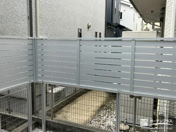 外からの視線を和らげプライバシーを守る目隠しフェンス設置工事