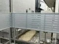 外からの視線を和らげプライバシーを守る目隠しフェンス設置工事