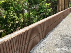 温かみを感じられるデザインの境界ブロック[施工後]