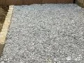 ピンコロ石の見切りで砂利の飛び出しを防止