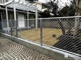 カジュアルな印象の境界フェンス[施工後]
