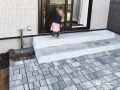 家族の時間が広がる、デッキとインターロッキングテラス