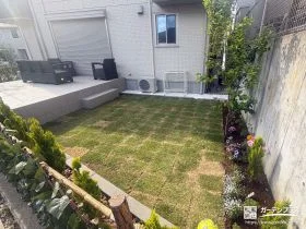 タイルデッキと園路でお庭時間を楽しめるナチュラルガーデン工事