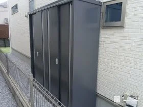 落ち着いたカラーの物置[施工後]