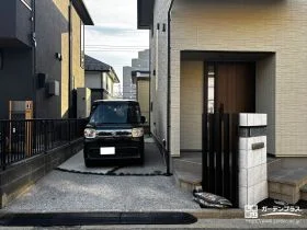 緑を取り入れながら、暮らしやすさも叶えた新築外構