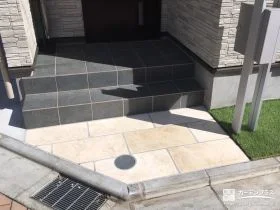 天然石張りのアプローチ[施工後]