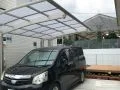 カーポートと手すりつきの玄関ポーチで利便性を高めた外構工事
