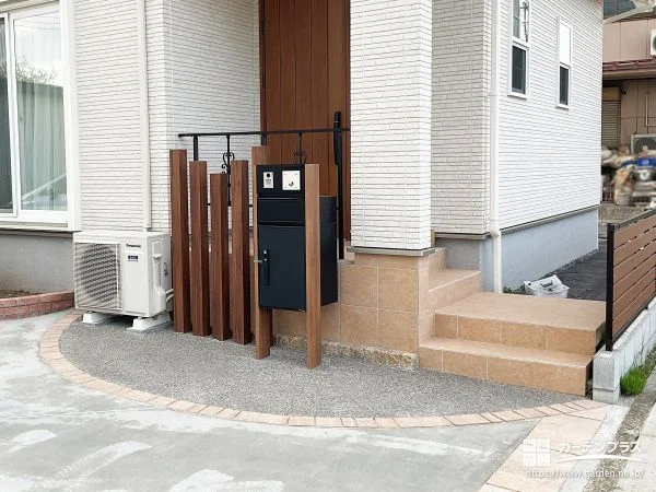 角柱の目隠し効果が安心な門まわり