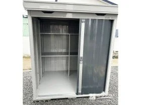 雪の日の出し入れもスムーズ。頼れる物置[施工後]
