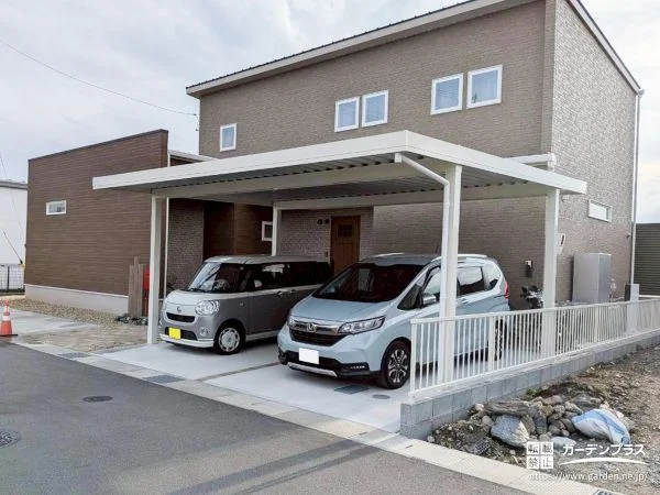 素材の組み合わせで魅せる、ナチュラルテイストの新築オープン外構