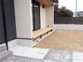 リビングとお庭をつなぐくつろぎのウッドデッキ