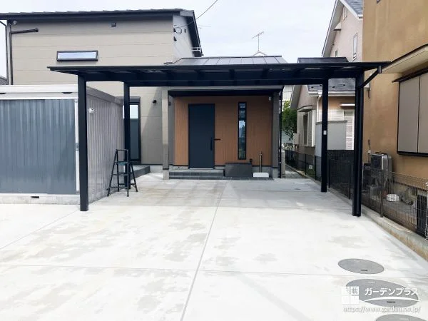 雨の日の快適さを変える、大屋根のカーポート
