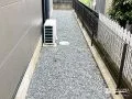 雑草対策と防犯性を兼ねた、すっきり犬走り