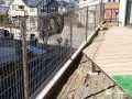 メッシュフェンスで軽やかに境界を明確にし転落防止をした工事