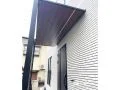 光が迎える玄関へ。ライン照明付きテラスSC
