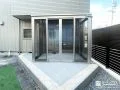 建物と一体化するスタイリッシュなテラス囲い