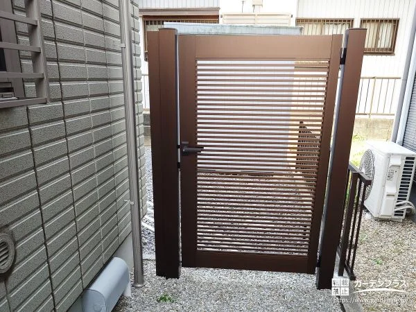 お庭を守る門扉