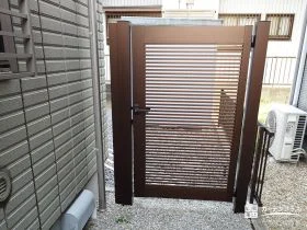 お庭を守る門扉