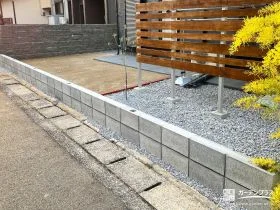 道路沿いをすっきり整える境界ブロックと植栽スペース工事