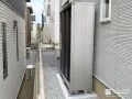 限られた犬走りのスペースを有効に活用できる物置設置工事