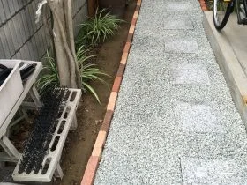 防犯性とお手入れのしやすさを高めた犬走りの砂利敷設工事