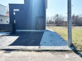 雪国の暮らしに寄り添う、プライベートガーデンのある新築外構