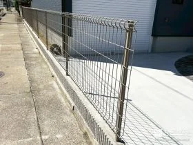 街並みに馴染みながら暮らしを守る、境界フェンス[施工後]