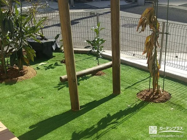 No.29800 人工芝のお庭と土間コンクリートで快適に仕上げた外構工事[施工後]