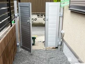 スタイリッシュに空間を区切る門扉[施工後]