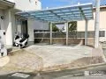 後方支持タイプのカーポートで駐車しやすさを高めた外構工事