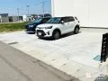 コンクリートを打設した平らな駐車スペース