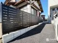 視線をやわらかく遮る、スタイリッシュな目隠しフェンス