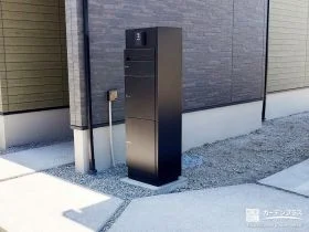 ブラックカラーでスタイリッシュな機能門柱[施工後]